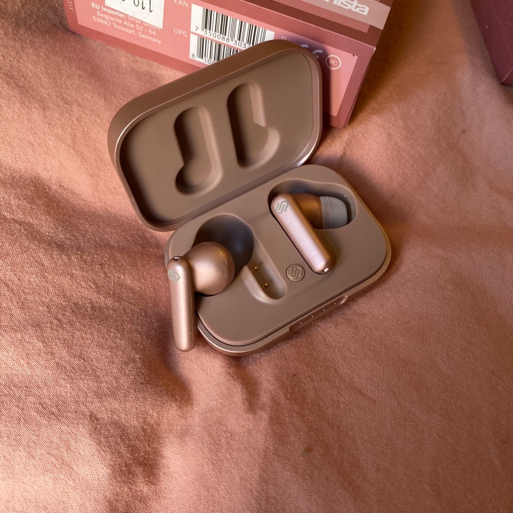 NWB Noise Cancelling Rose Gold London EarPods